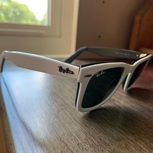 Ray Ban - White Wayfarer (Like New)